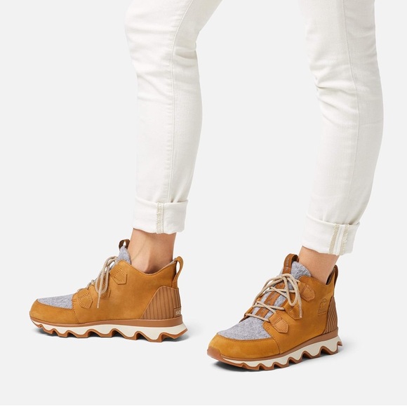 Sorel camel colored boots- worn ONCE. Excellent condition. - Picture 5 of 8